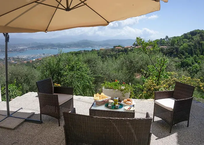 Gli Ulivi Sul Golfo E Le 5 Terre * La Spezia